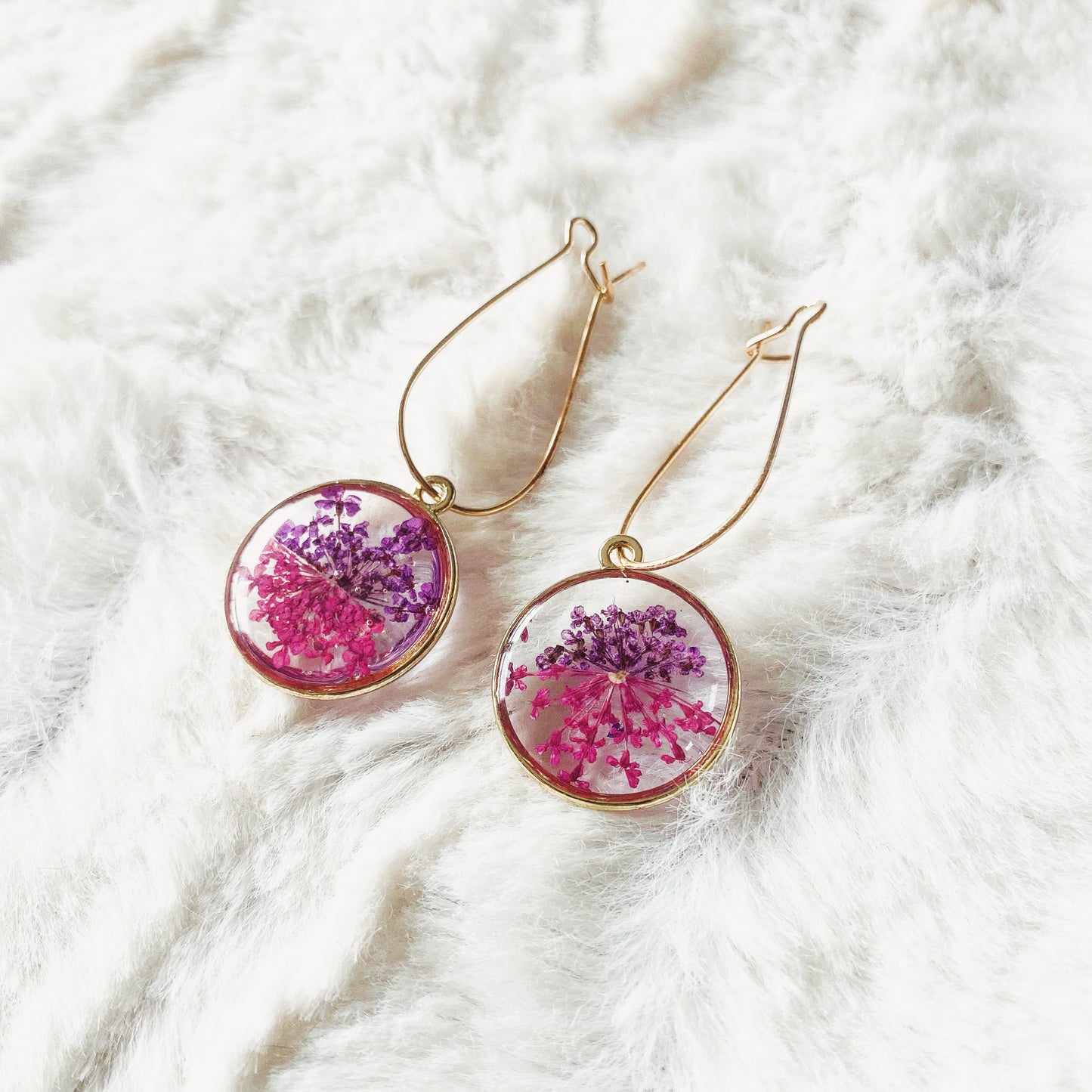 Boucles d’oreilles fleurs résine