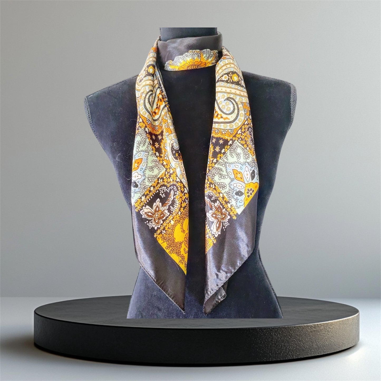 Grand foulard effet soie