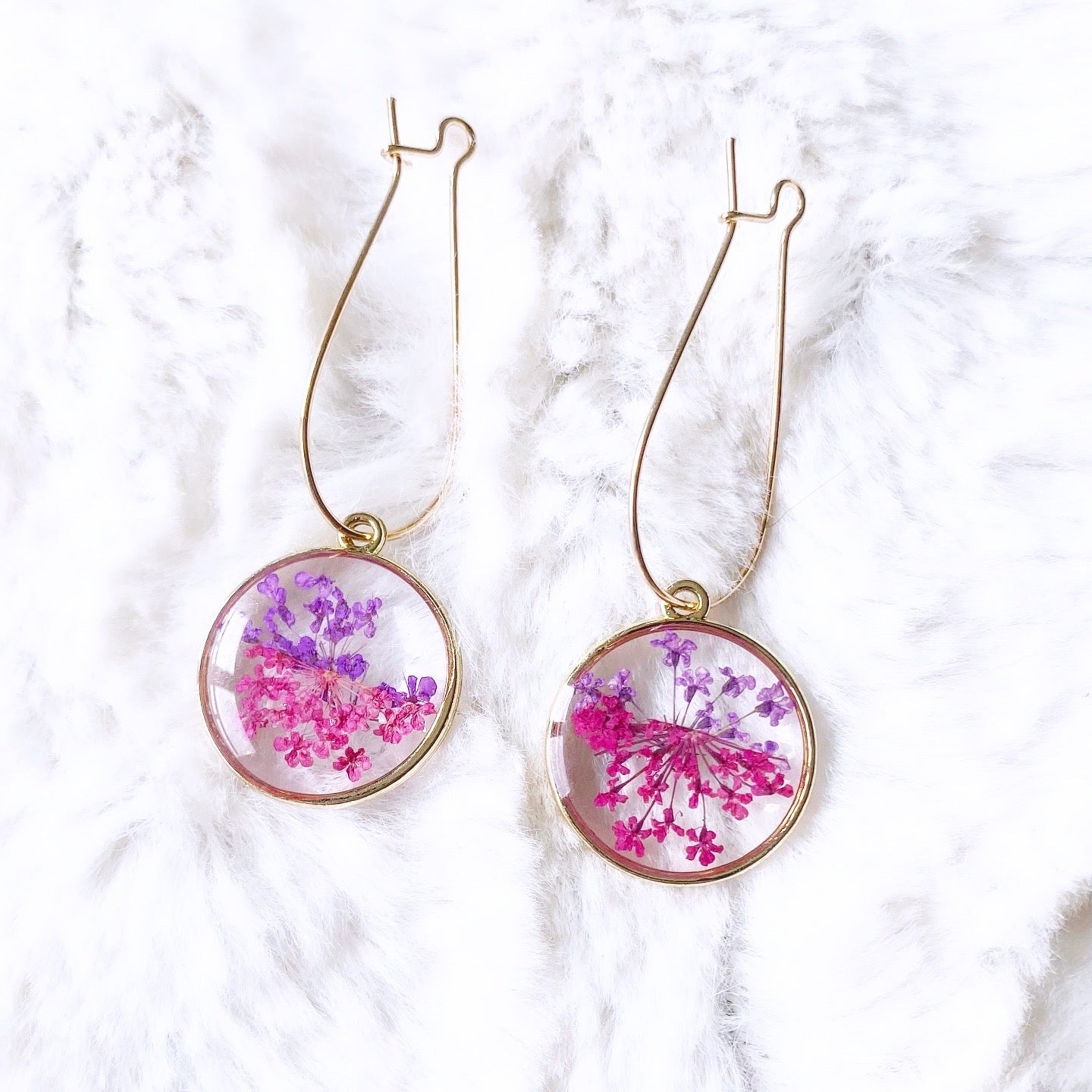 Boucles d’oreilles fleurs résine