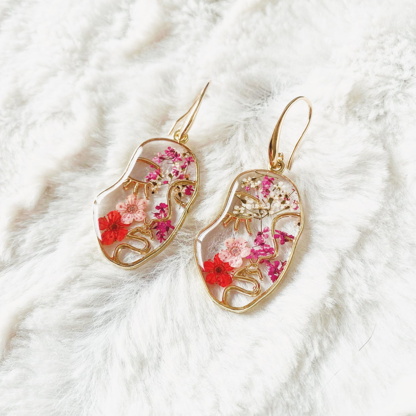 Boucles d’oreilles fleurs résine