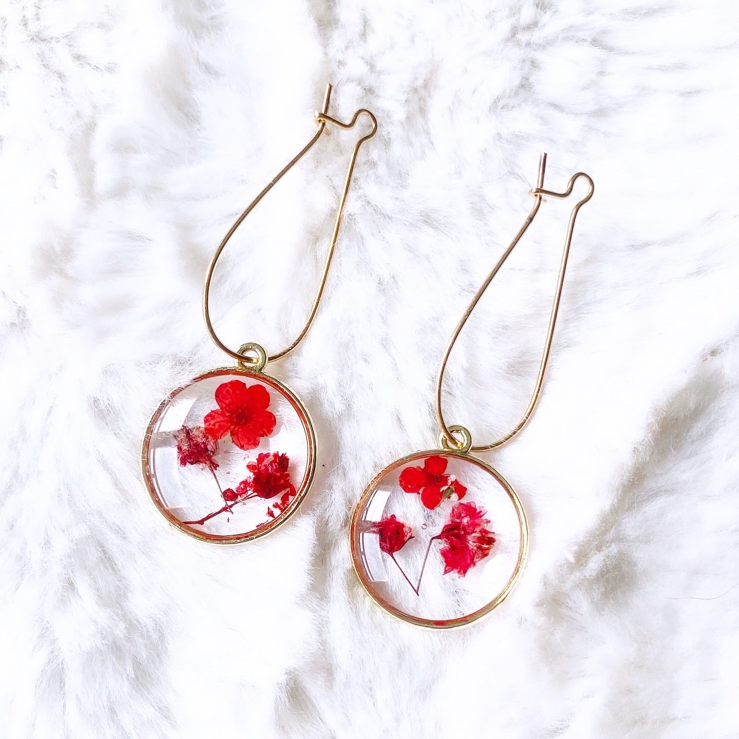 Boucles d’oreilles fleurs résine