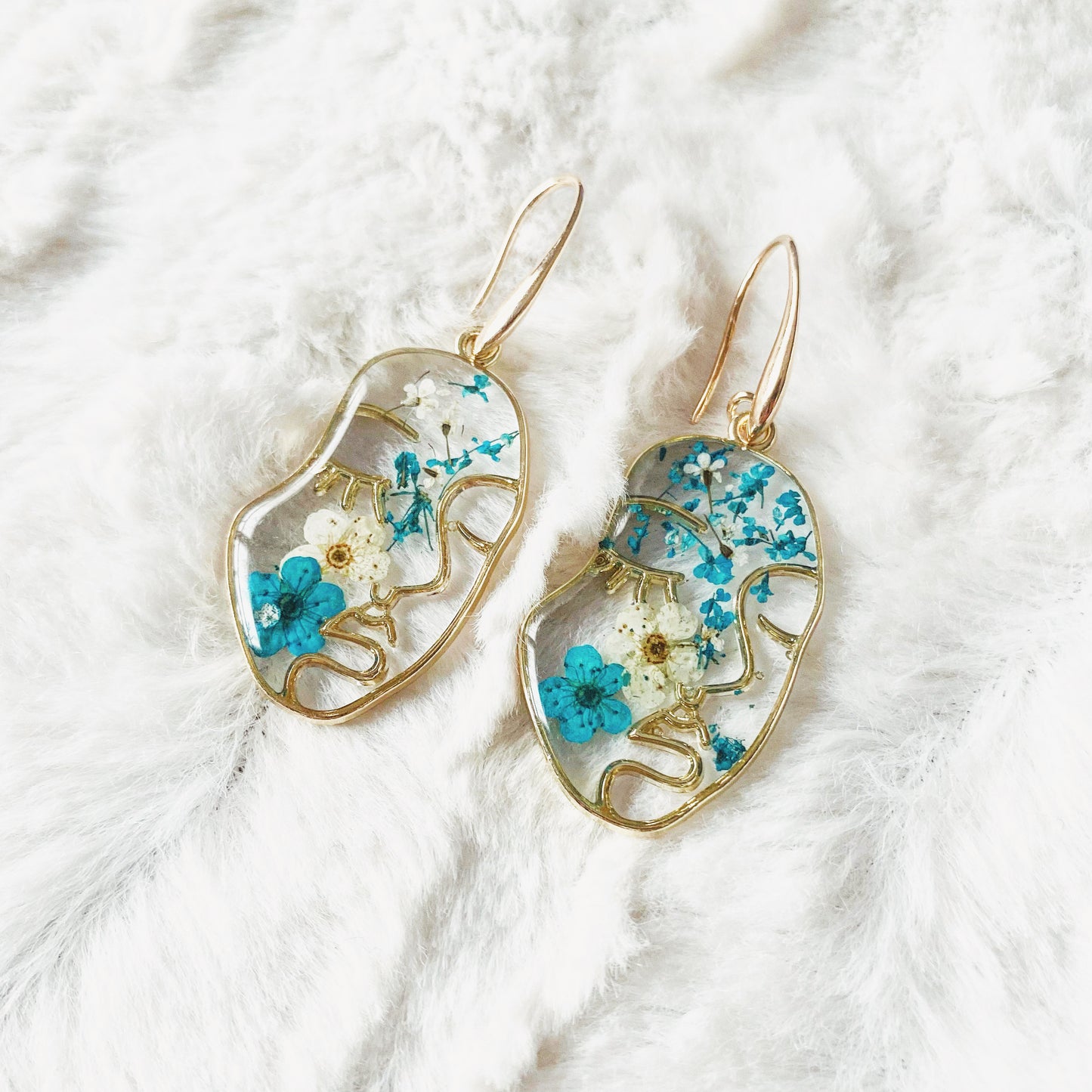 Boucles d’oreilles fleurs résine