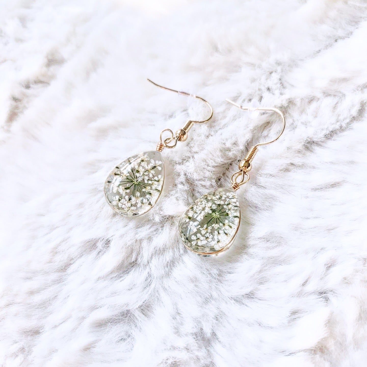 Boucles d’oreilles fleurs résine