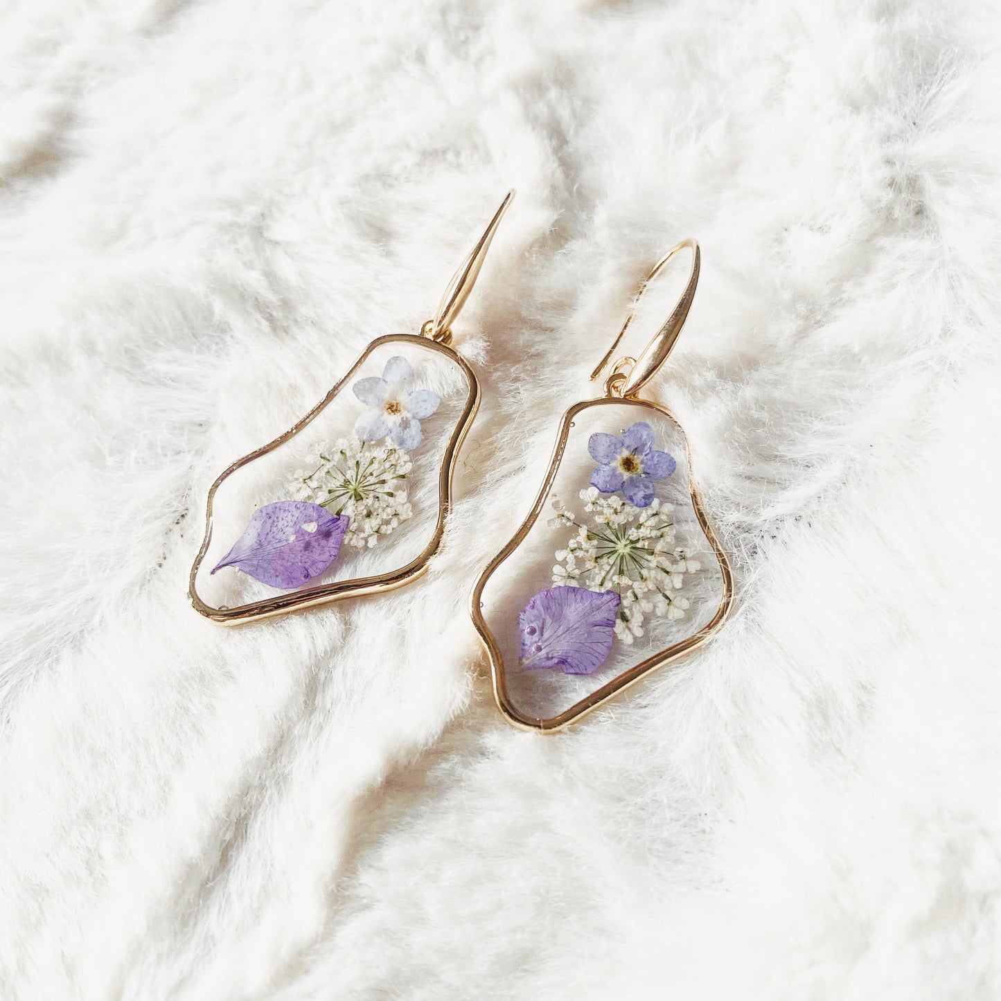 Boucles d’oreilles fleurs résine
