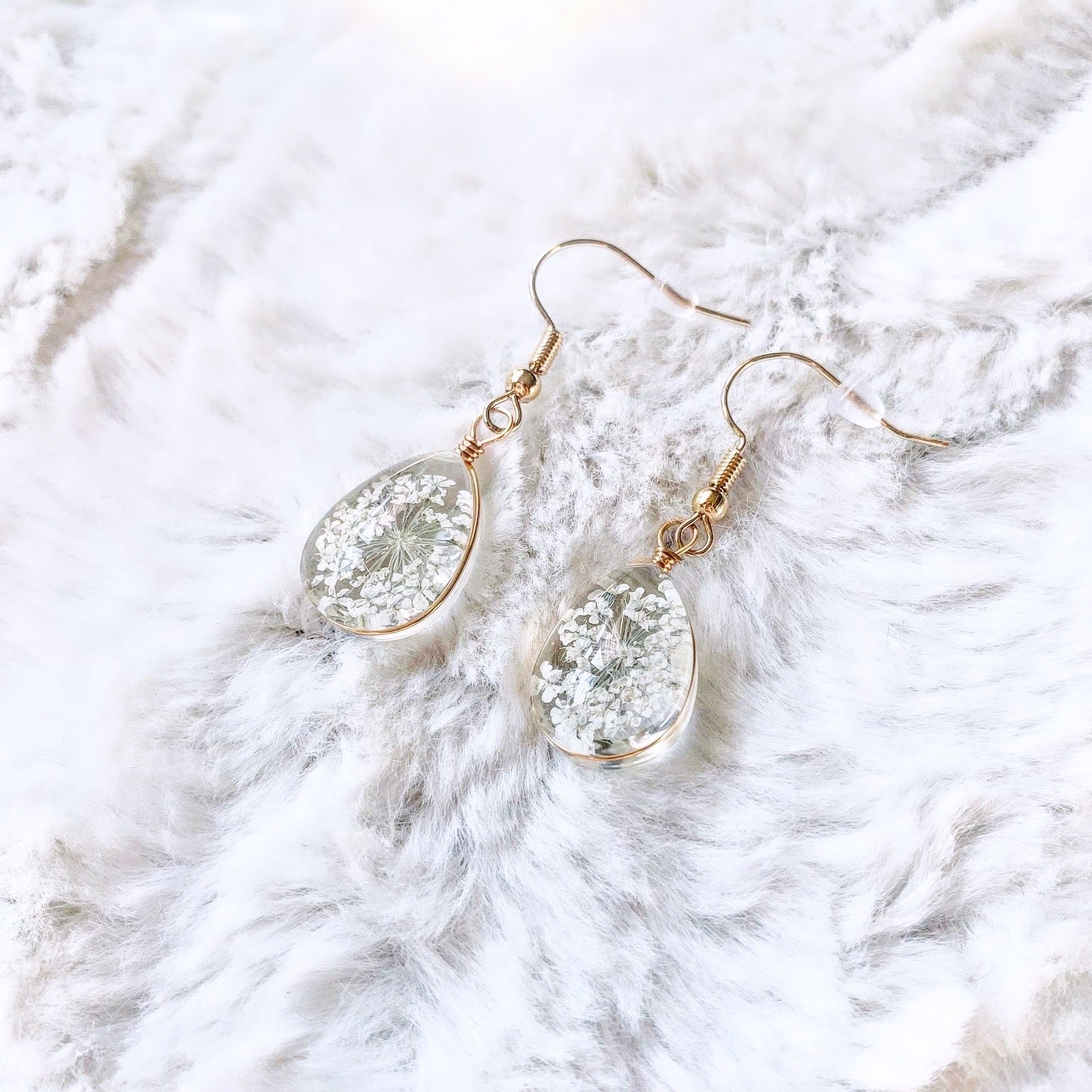 Boucles d’oreilles fleurs résine