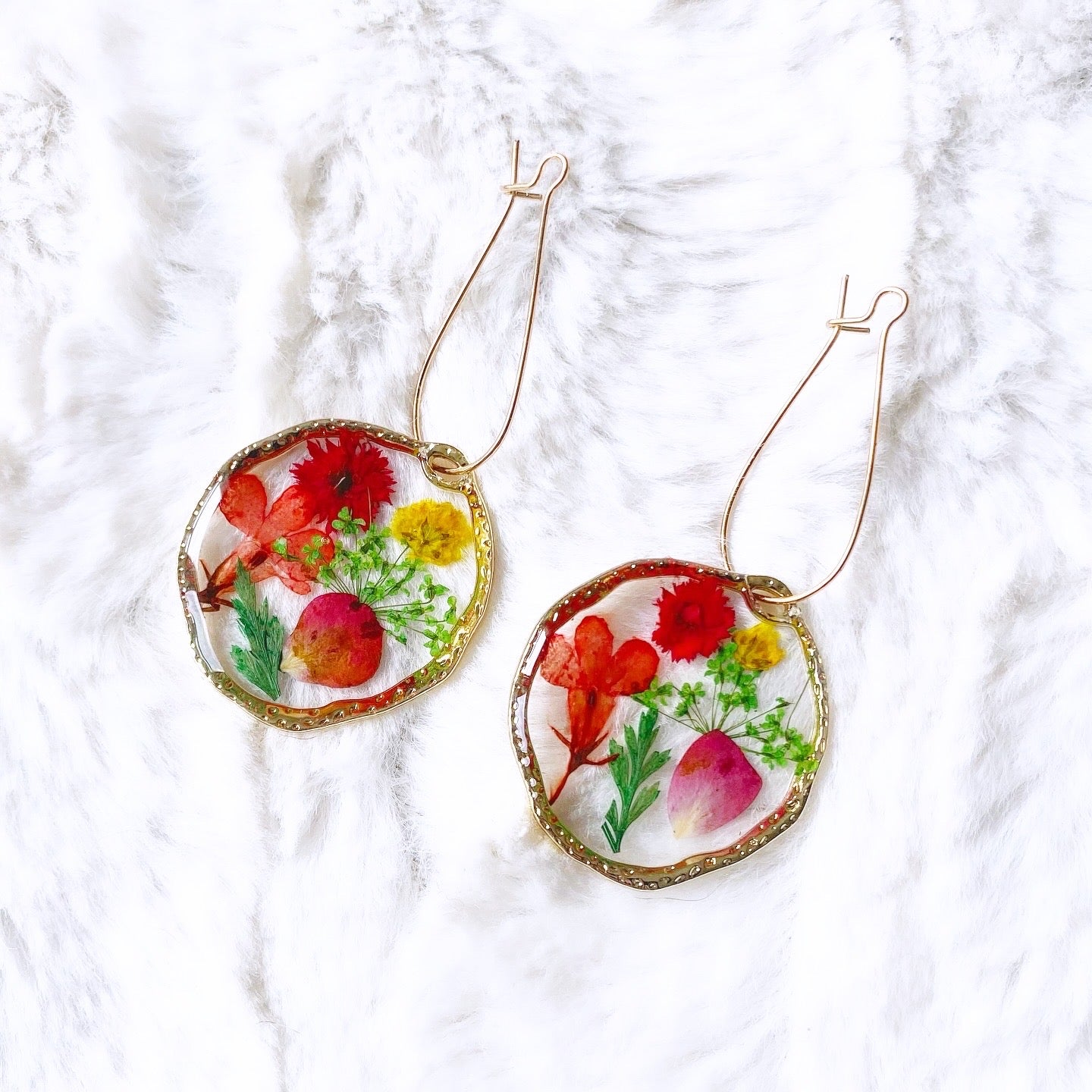 Boucles d’oreilles fleurs résine