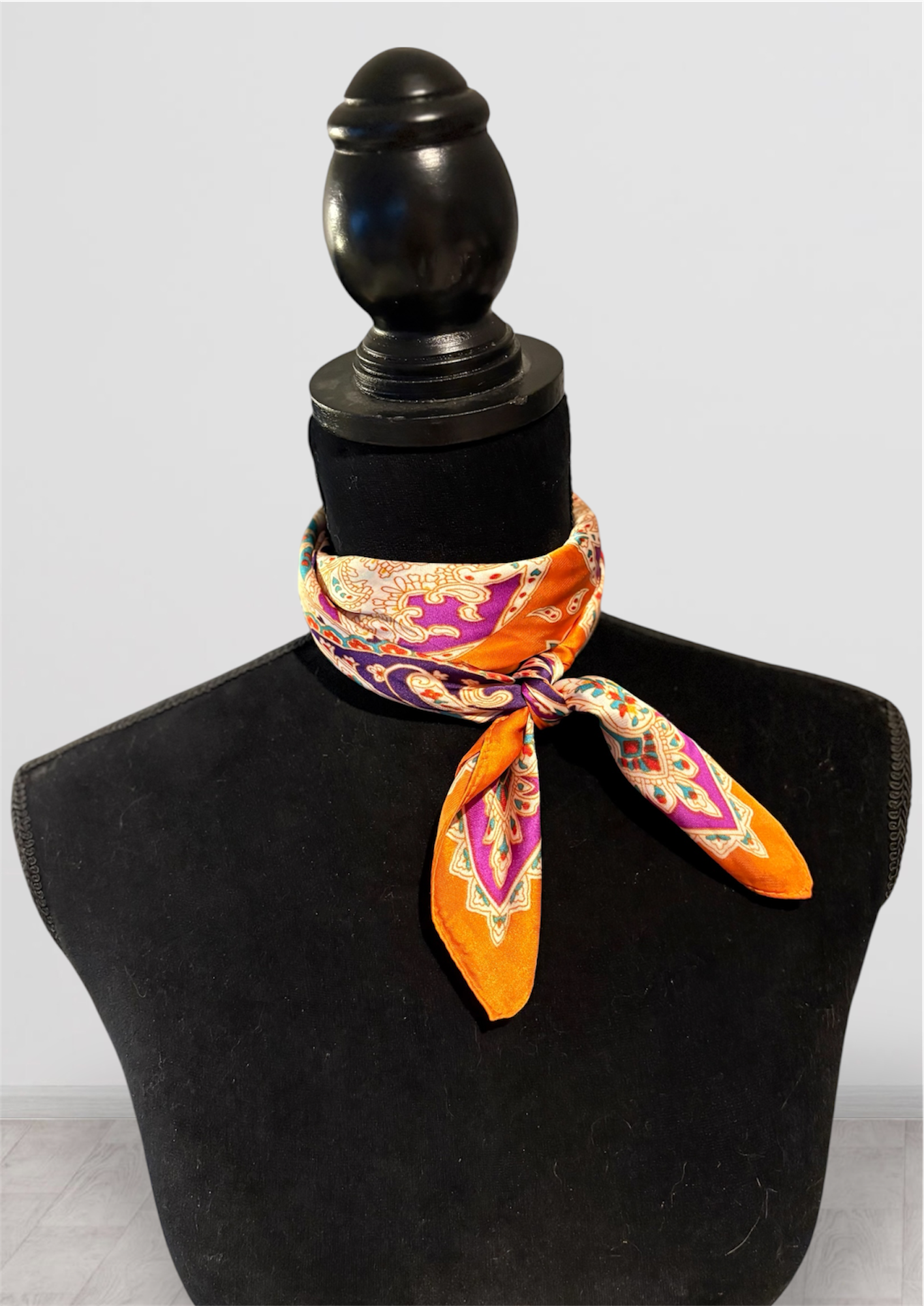 Moyen foulard effet soie (70x70cm)