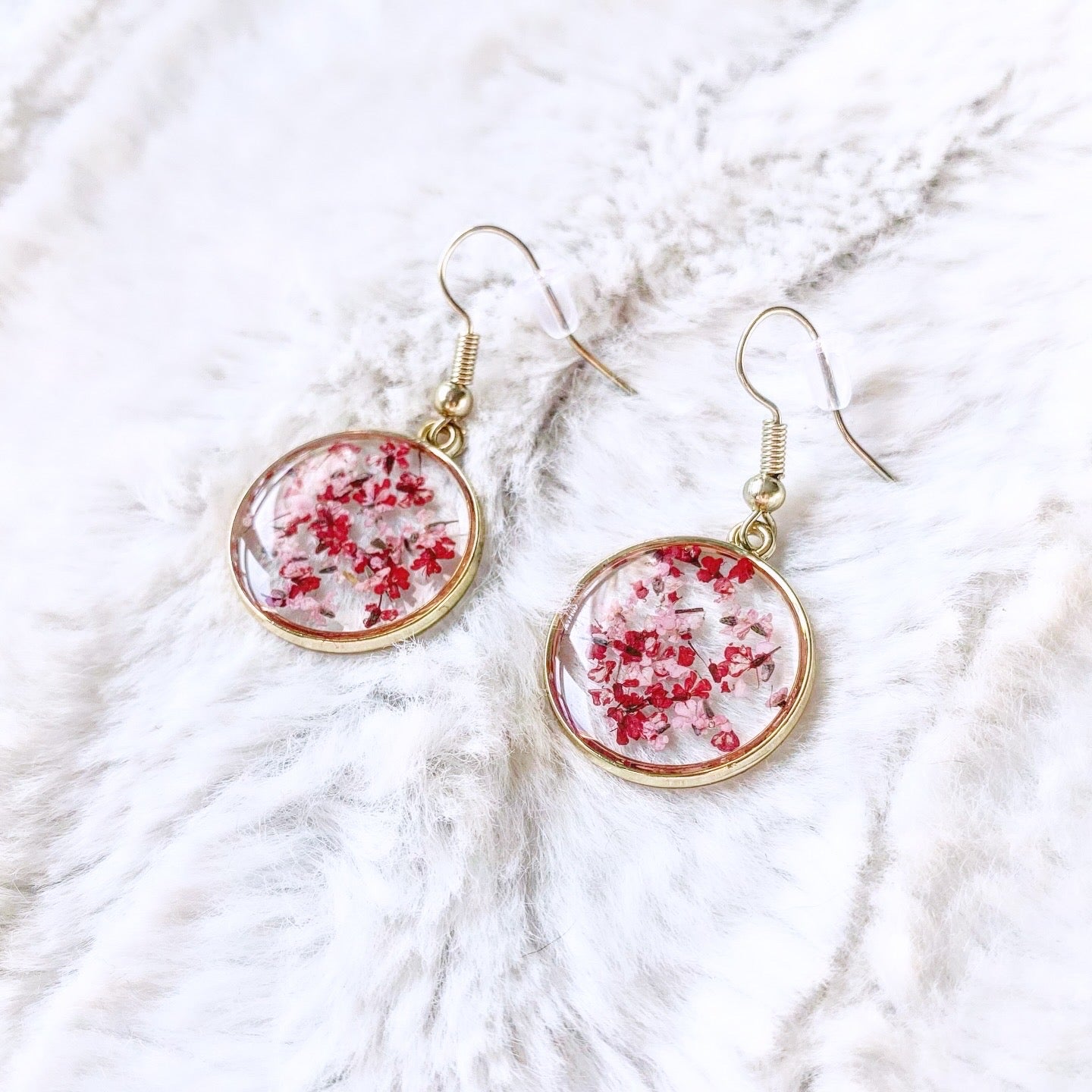 Boucles d’oreilles fleurs résine