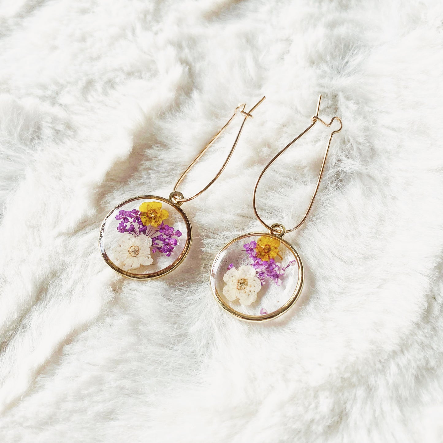 Boucles d’oreilles fleurs résine