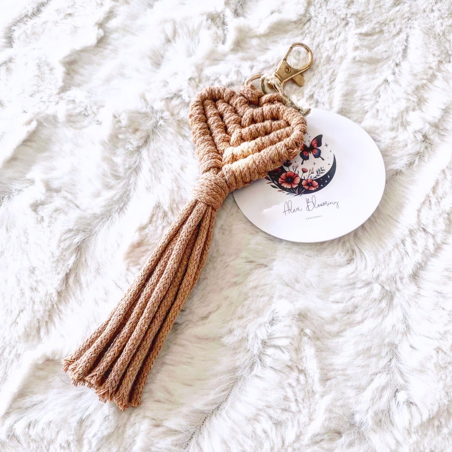 Porte-clefs cœur en macramé
