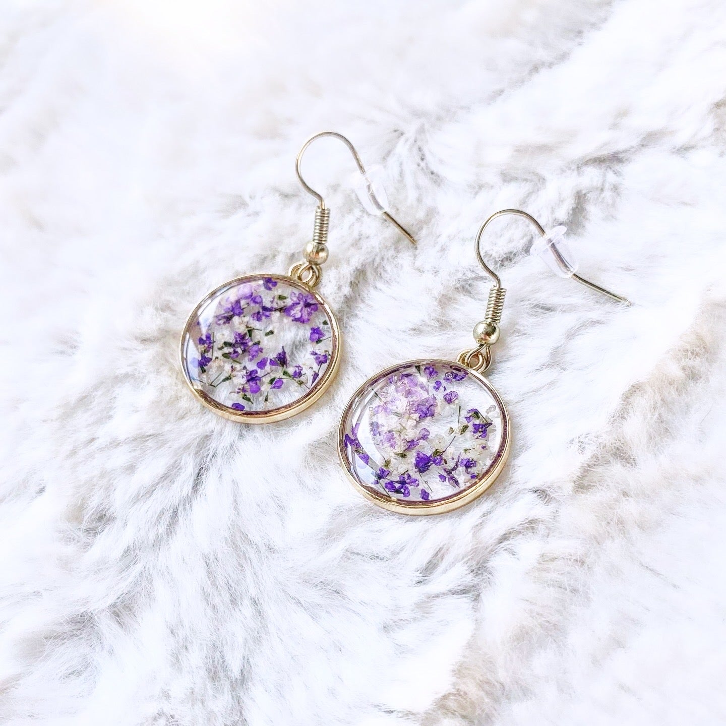 Boucles d’oreilles fleurs résine