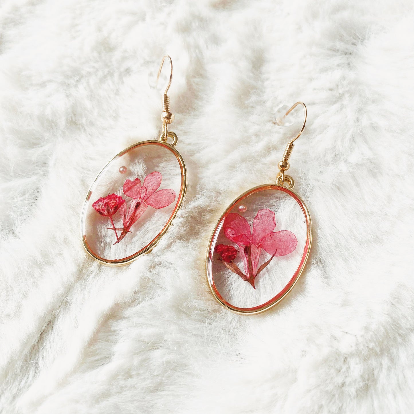 Boucles d’oreilles fleurs résine