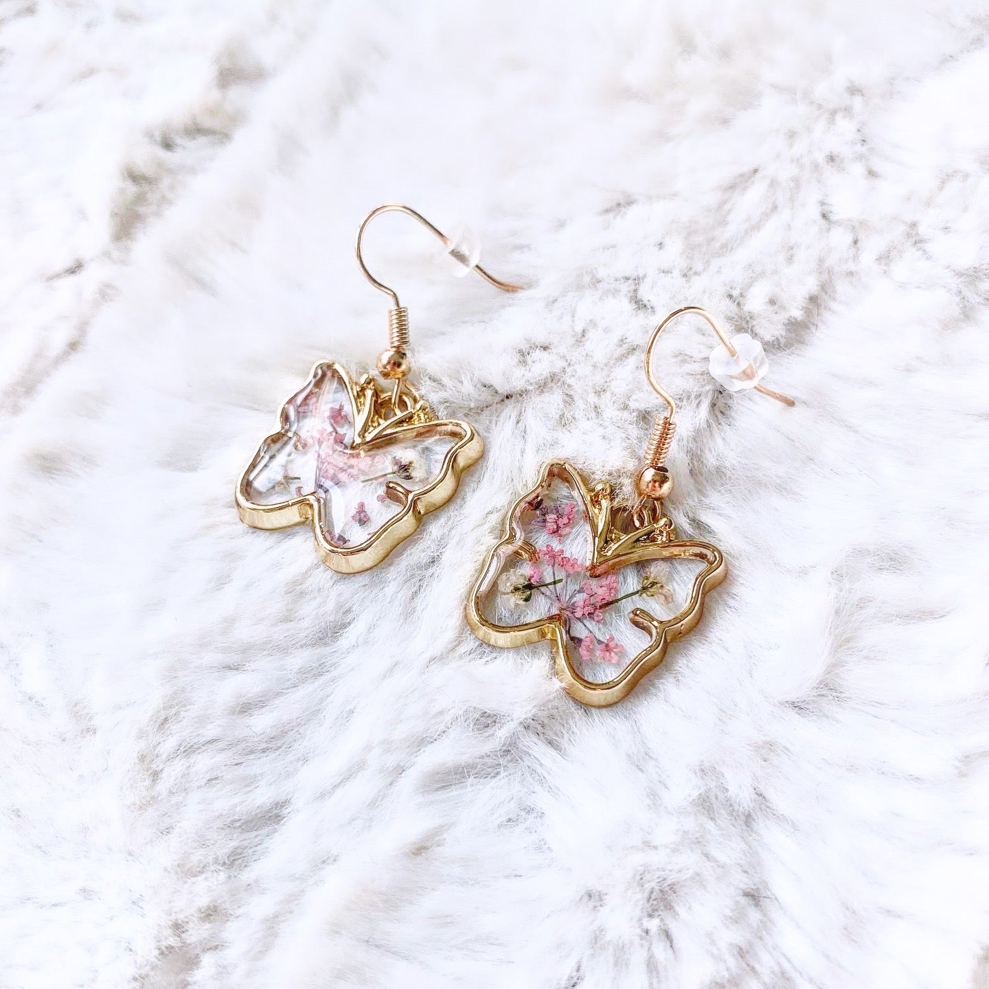 Boucles d’oreilles fleurs résine