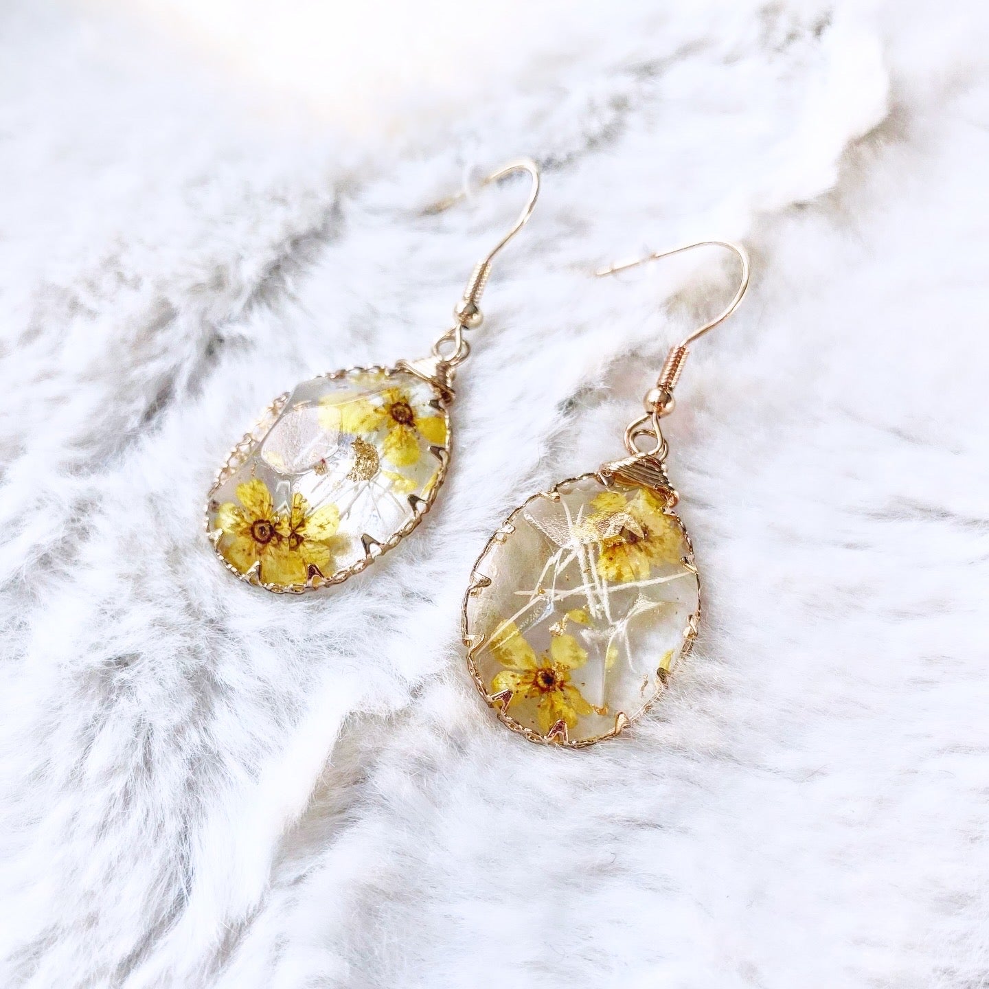 Boucles d’oreilles fleurs résine