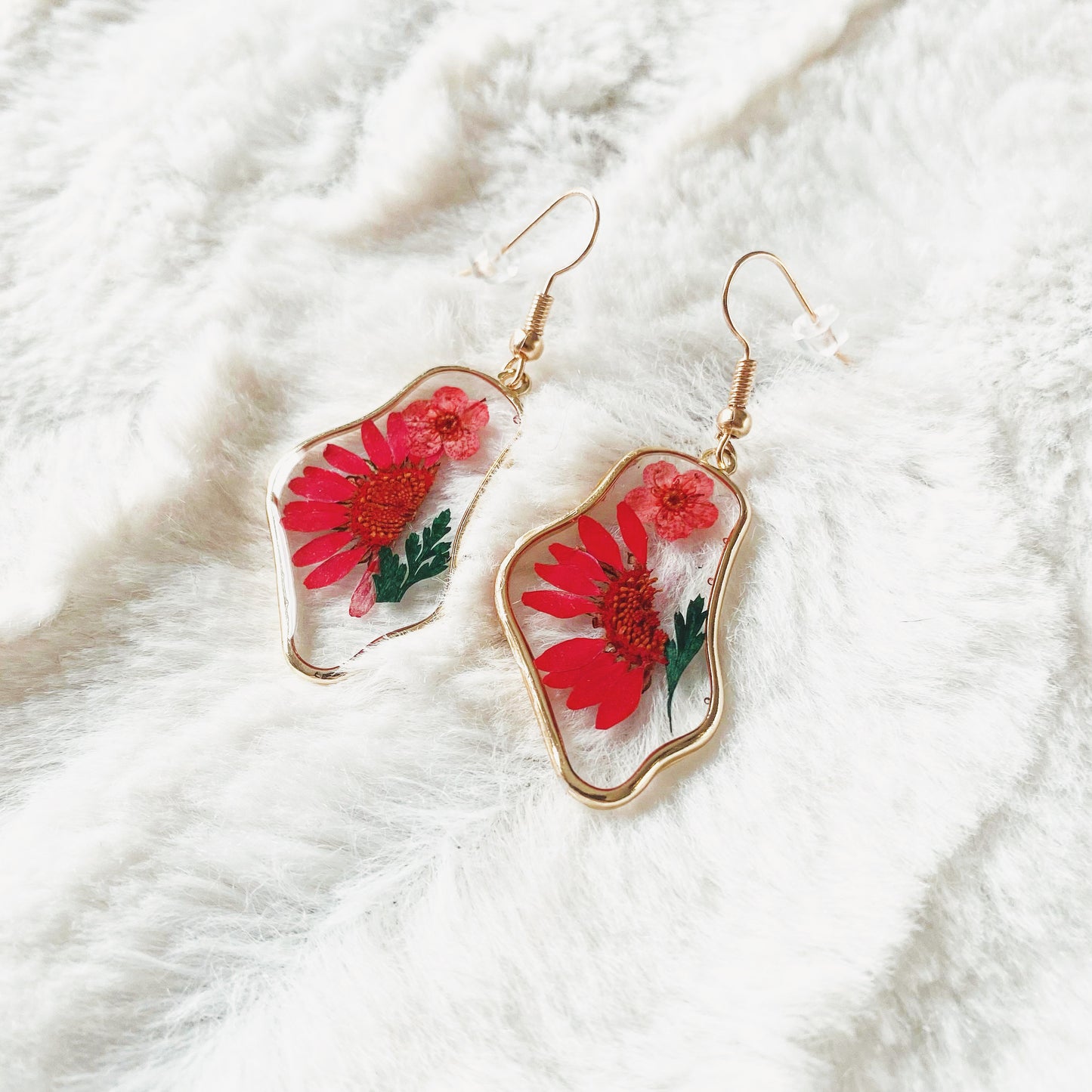 Boucles d’oreilles fleurs résine