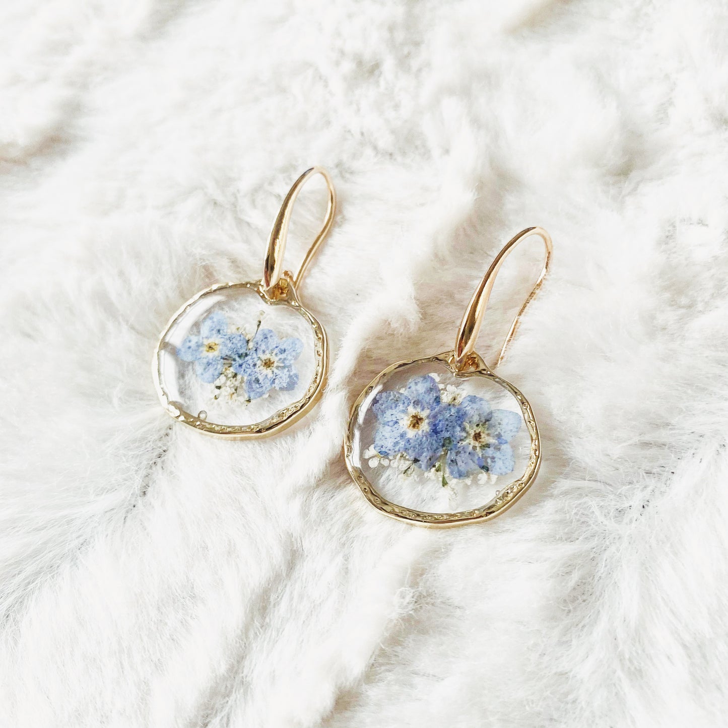 Boucles d’oreilles fleurs résine