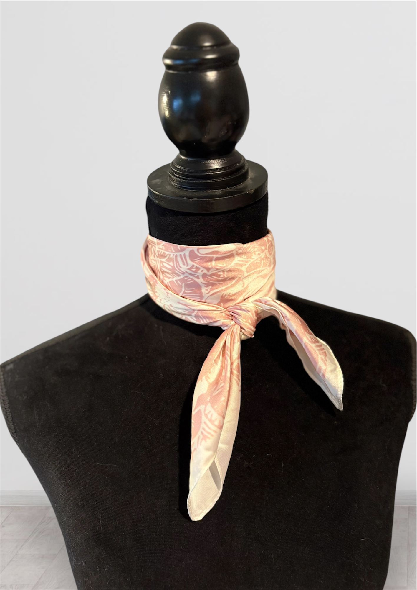 Moyen foulard effet soie (70x70cm)