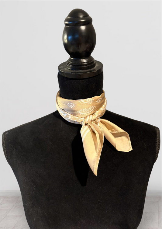 Moyen foulard effet soie (70x70cm)