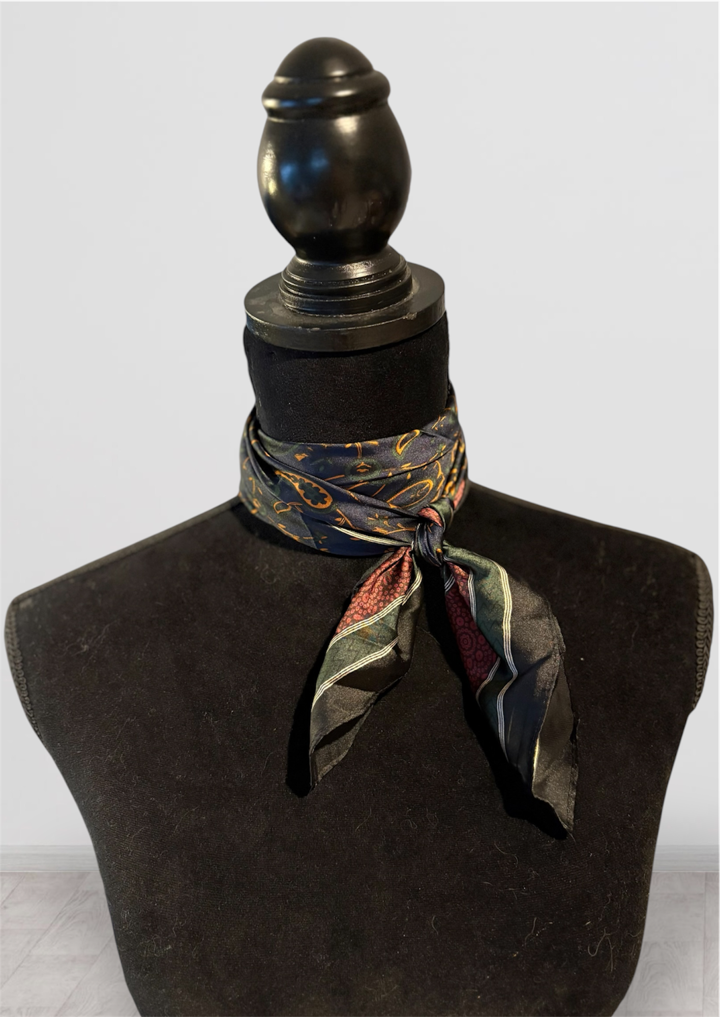 Moyen foulard effet soie (70x70cm)