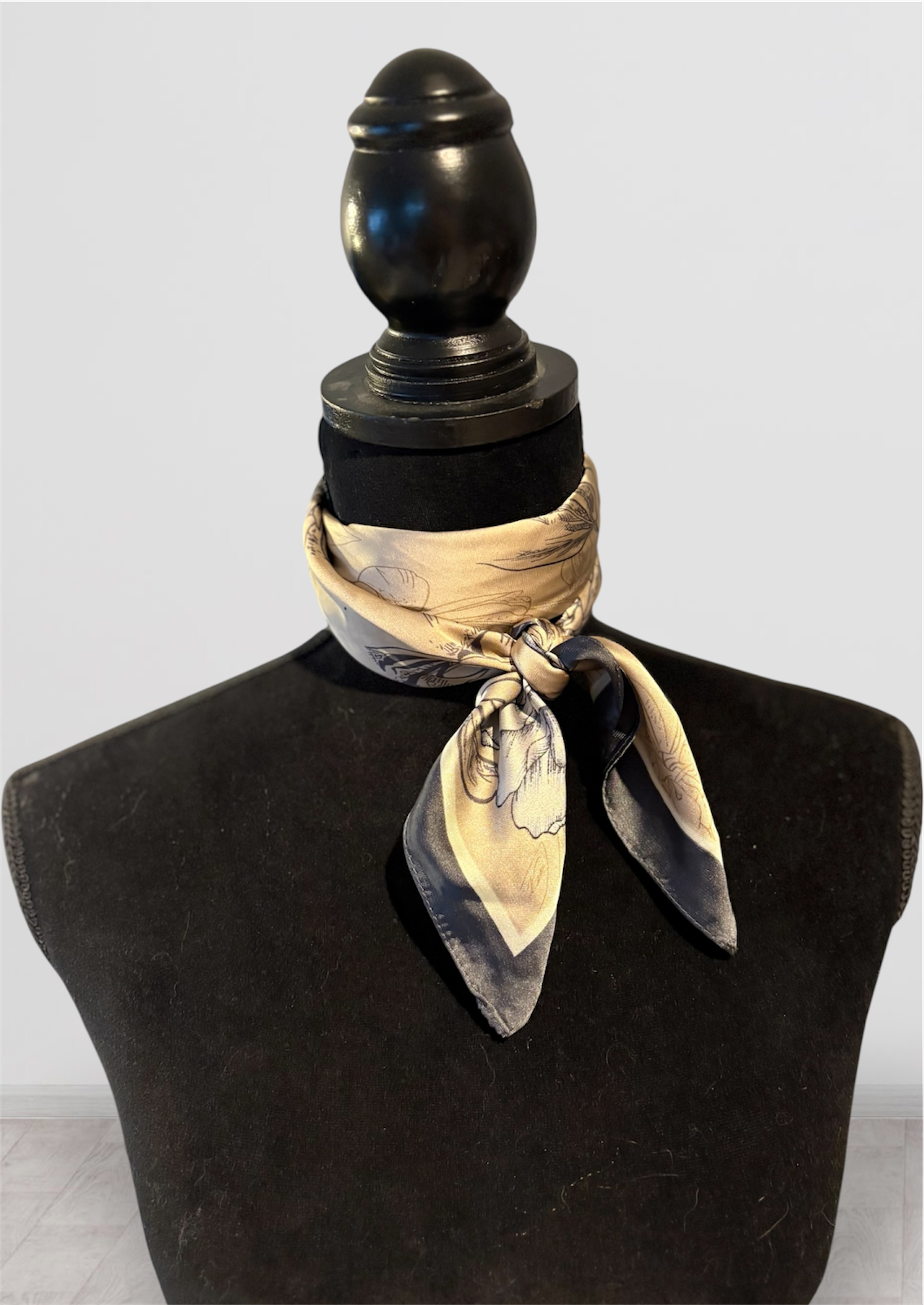 Moyen foulard effet soie (70x70cm)