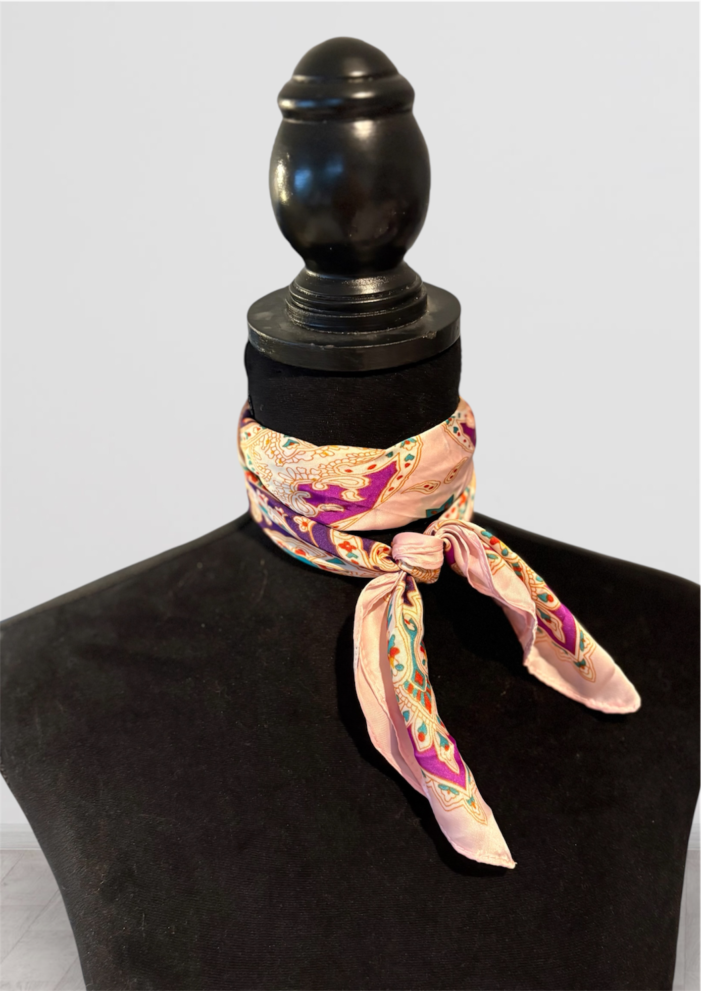 Moyen foulard effet soie (70x70cm)