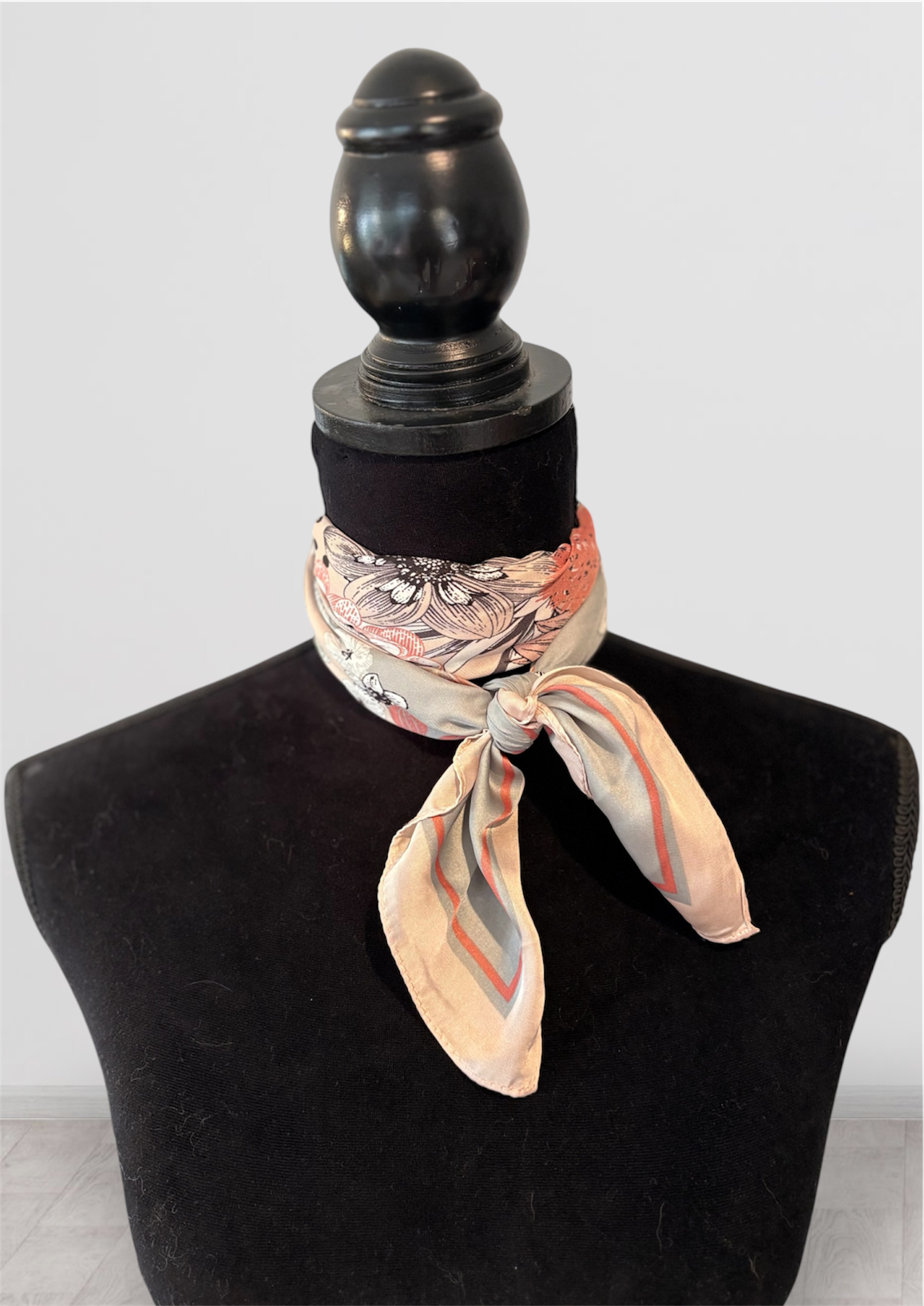 Moyen foulard effet soie (70x70cm)