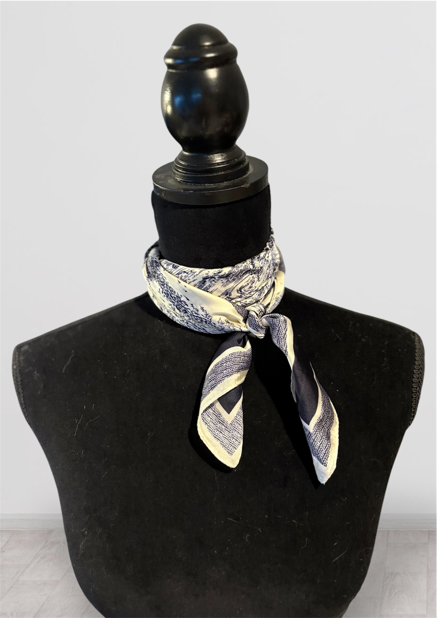 Moyen foulard effet soie (70x70cm)