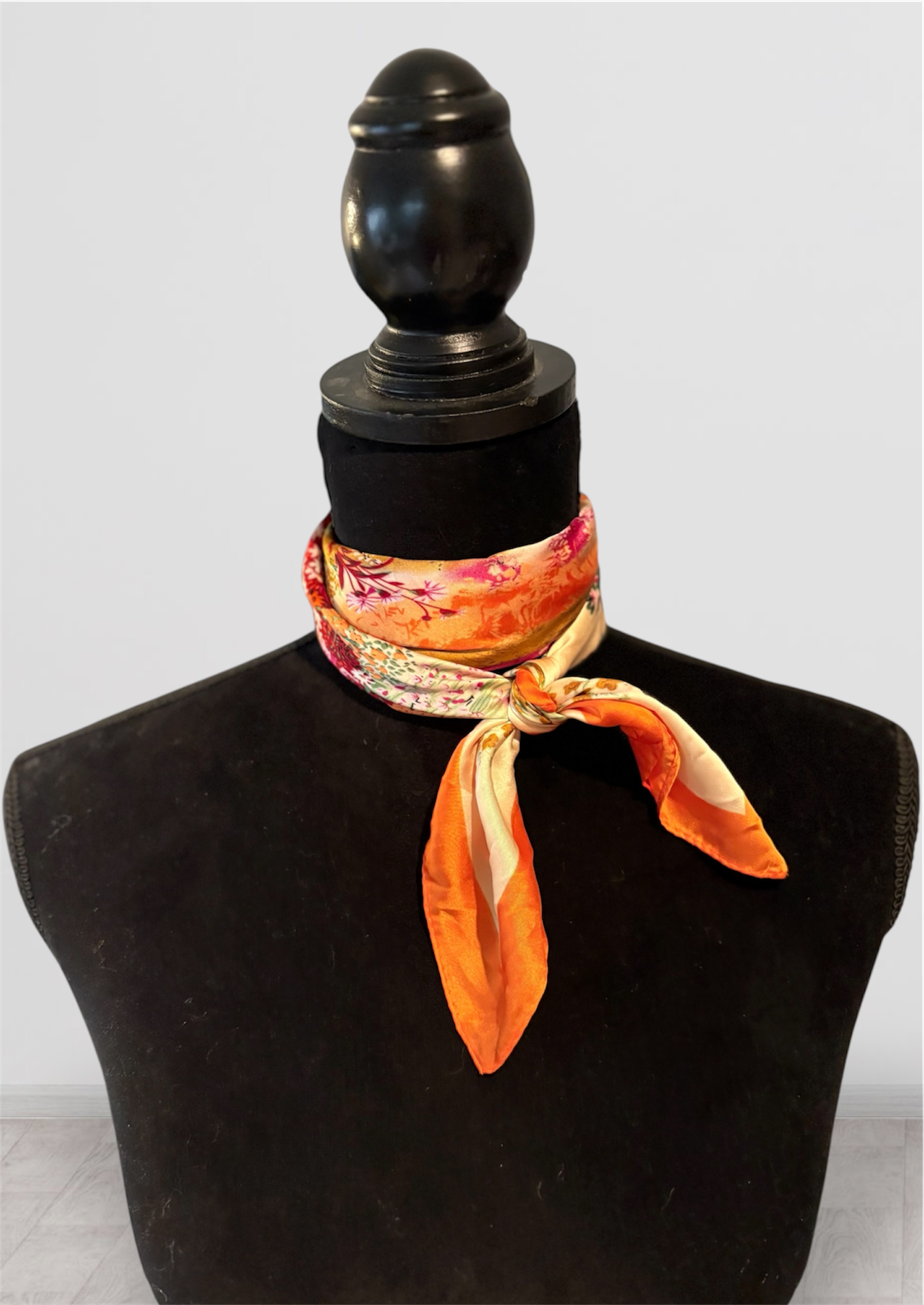 Moyen foulard effet soie (70x70cm)