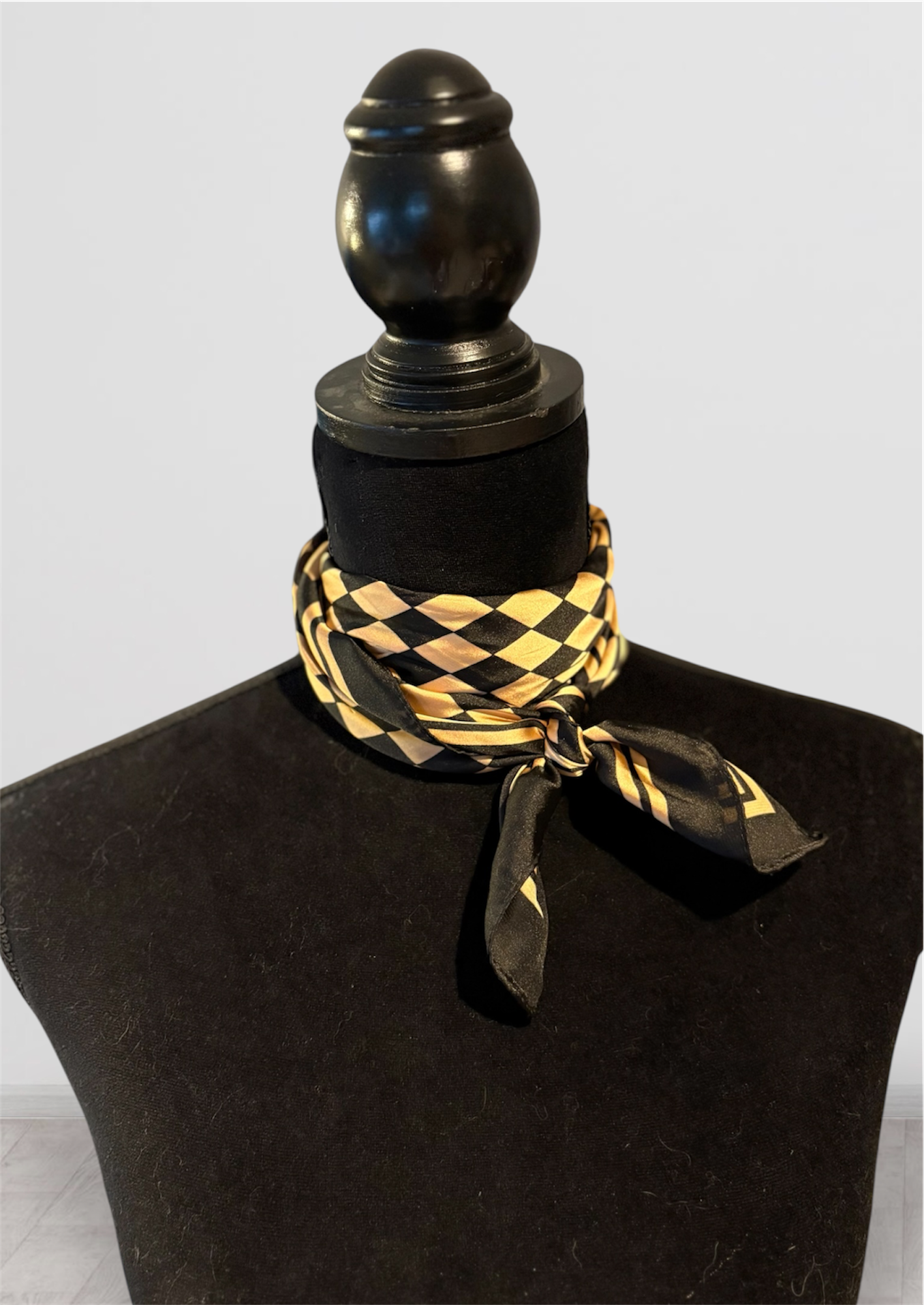 Moyen foulard effet soie (70x70cm)