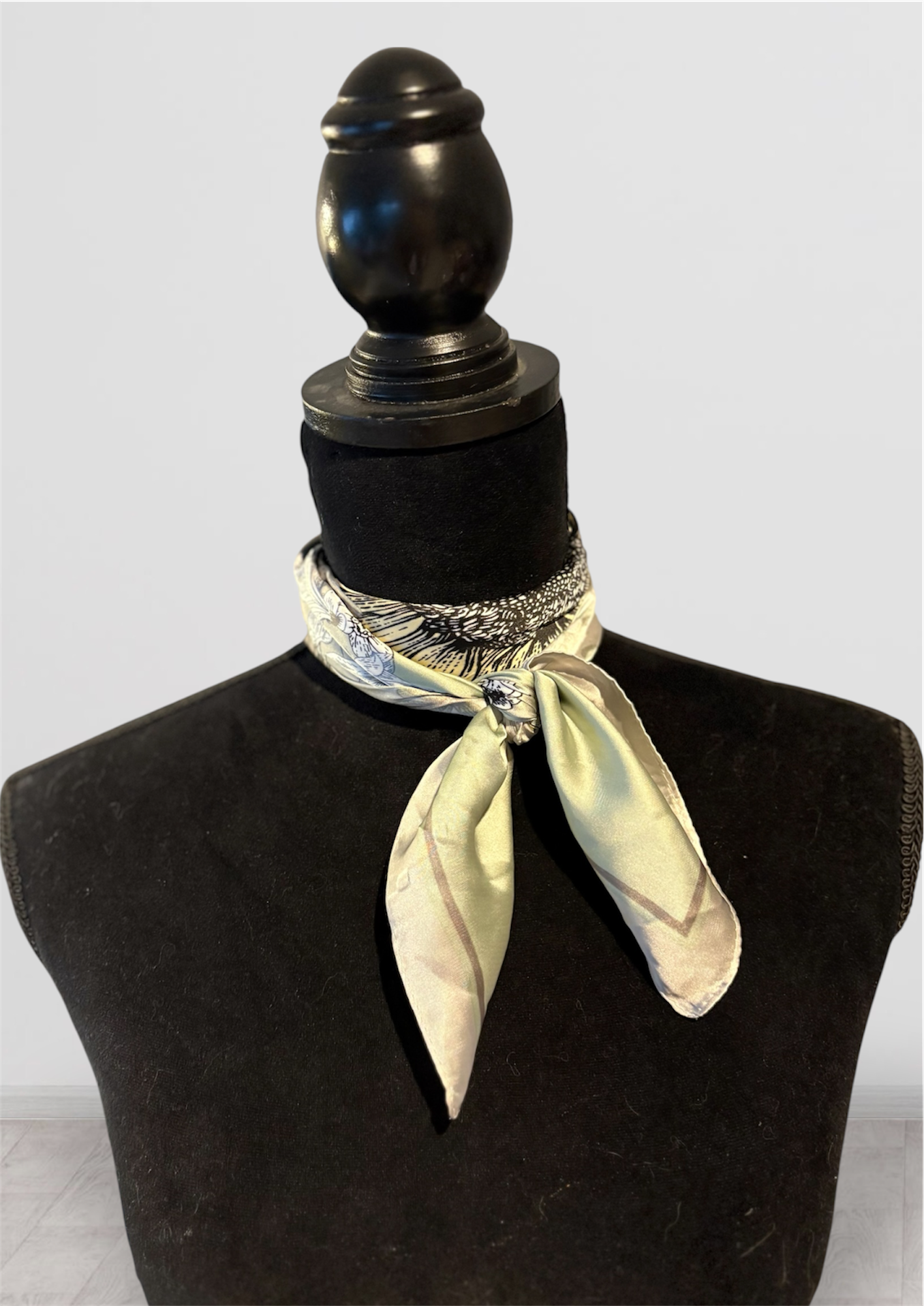 Moyen foulard effet soie (70x70cm)