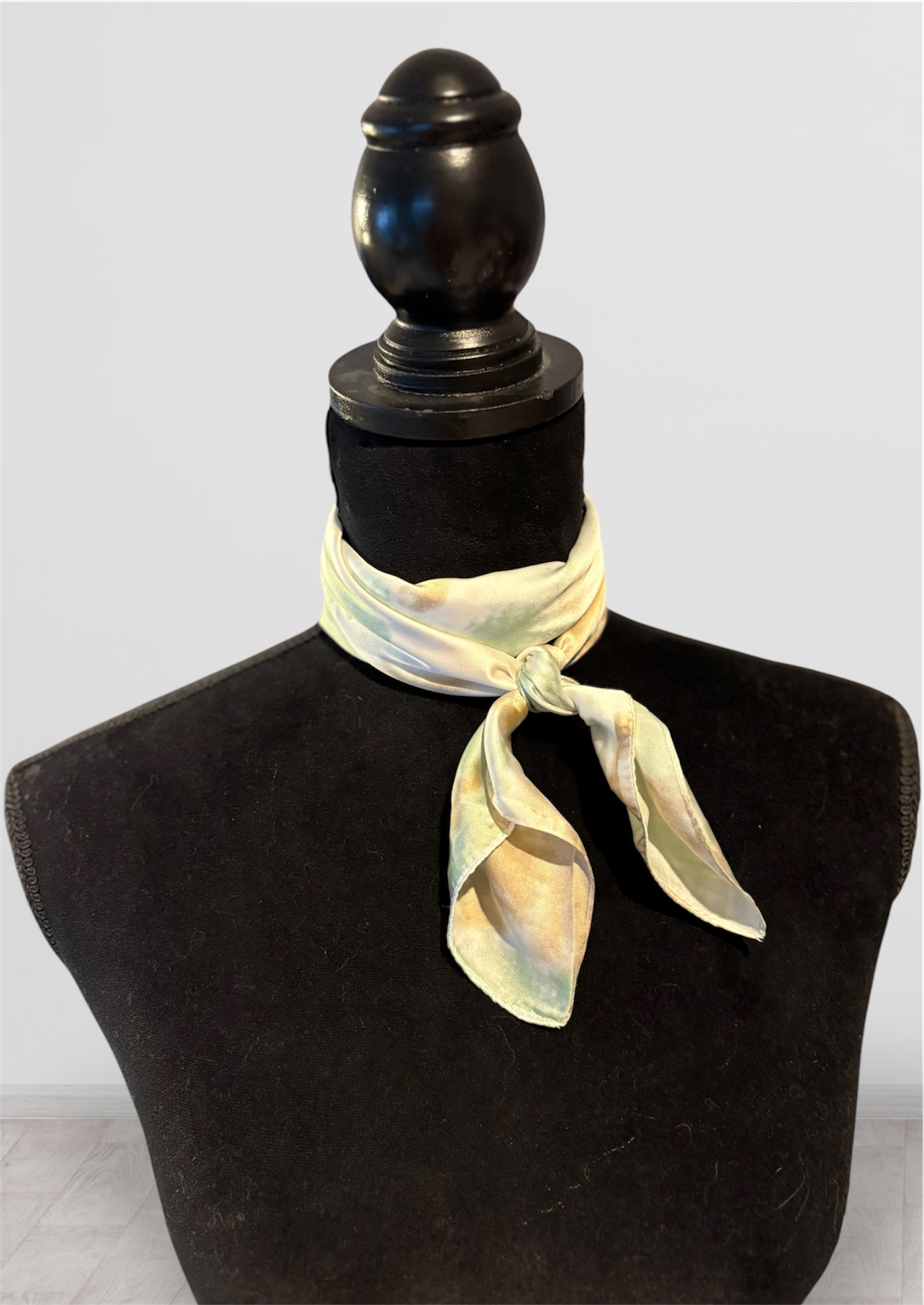 Moyen foulard effet soie (70x70cm)
