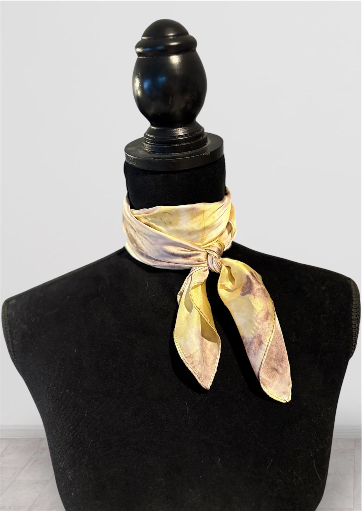 Moyen foulard effet soie (70x70cm)