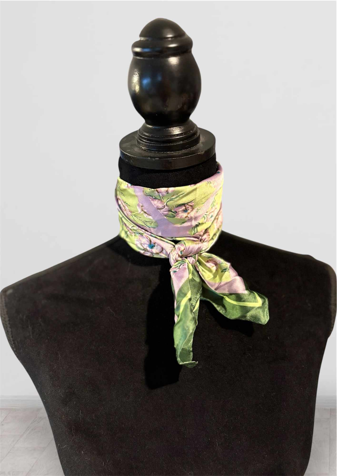 Moyen foulard effet soie (70x70cm)