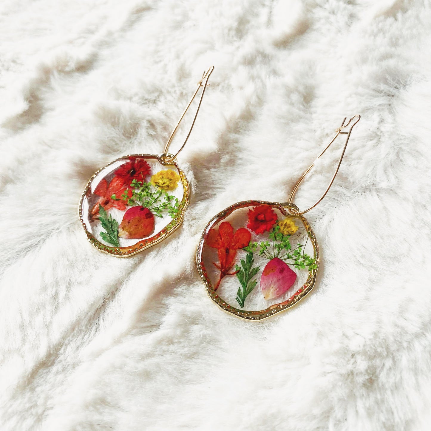 Boucles d’oreilles fleurs résine